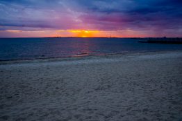 stunning-evening-at-st-kilda-beach-melbourne-australia-7