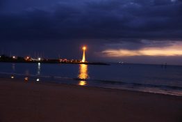 stunning-evening-at-st-kilda-beach-melbourne-australia-49