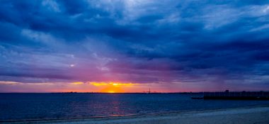 stunning-evening-at-st-kilda-beach-melbourne-australia-6