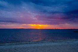 stunning-evening-at-st-kilda-beach-melbourne-australia-9