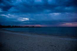 stunning-evening-at-st-kilda-beach-melbourne-australia-15