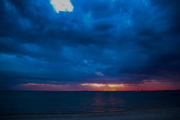 stunning-evening-at-st-kilda-beach-melbourne-australia-17