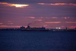 stunning-evening-at-st-kilda-beach-melbourne-australia-37